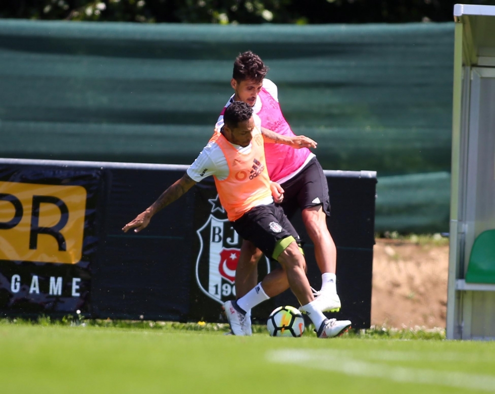 Beşiktaş'ın sabah antrenmanından kareler - Görsel 1