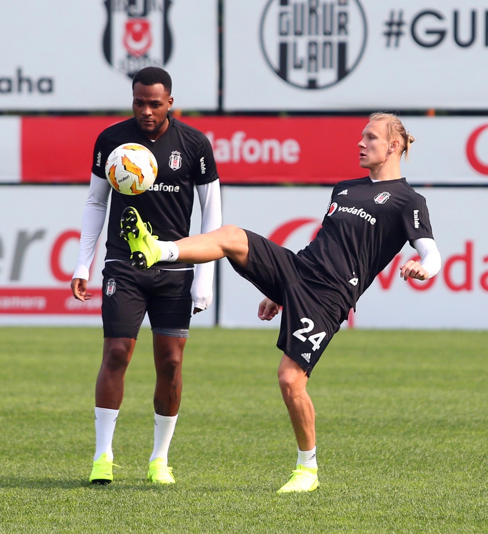 Beşiktaş'ın Genk maçı hazırlıklarından kareler - Görsel 4