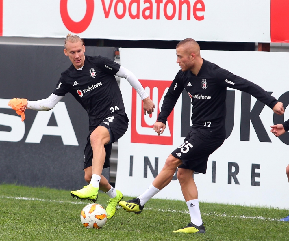 Beşiktaş'ın Genk maçı hazırlıklarından kareler - Görsel 5