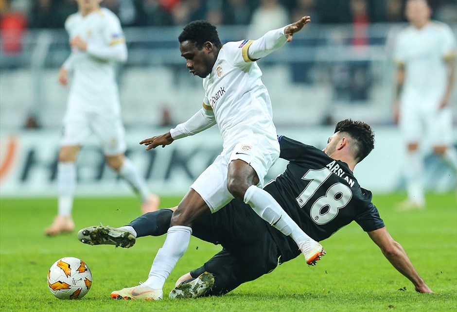Beşiktaş - Genk maçının ilk yarısından kareler - Görsel 1