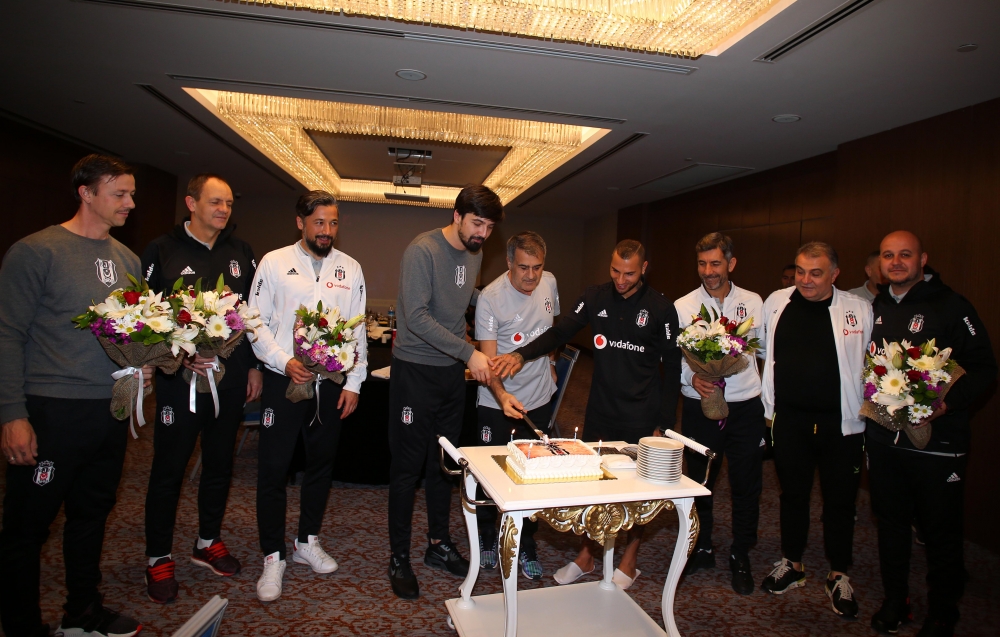 Şenol Güneş ve yardımcıları için Öğretmen Günü kutlaması! - Görsel 7