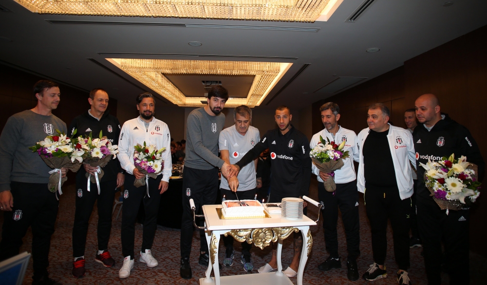 Şenol Güneş ve yardımcıları için Öğretmen Günü kutlaması! - Görsel 8