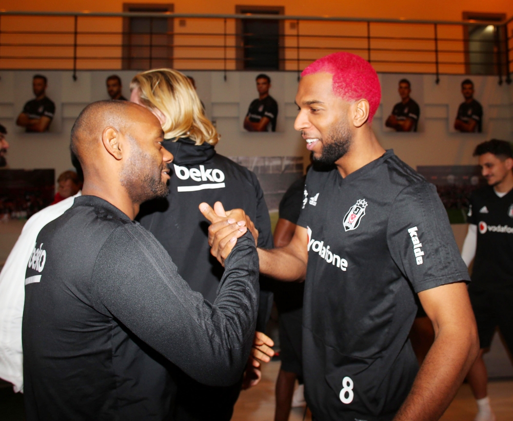 Ryan Babel'e tesislerde doğum günü kutlaması - Görsel 10