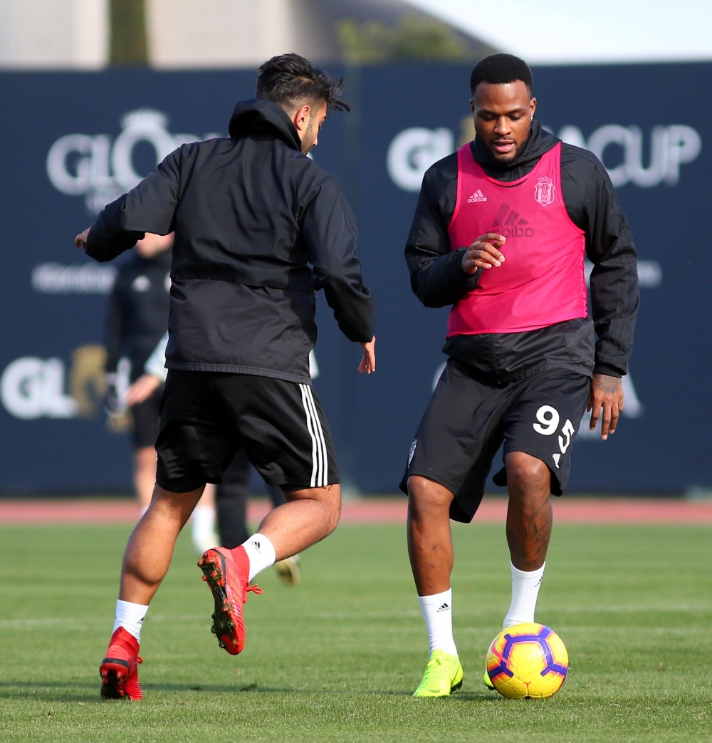 Beşiktaş'ın yeni transferi Mirin ilk antrenmana çıktı - Görsel 17