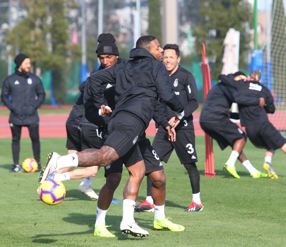 Beşiktaş'ın yeni transferi Mirin ilk antrenmana çıktı - Görsel 40