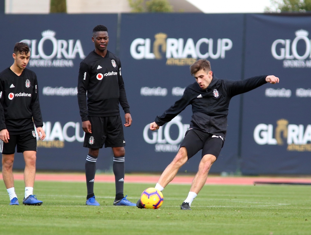 Beşiktaş'ın yeni transferi Mirin ilk antrenmana çıktı - Görsel 8
