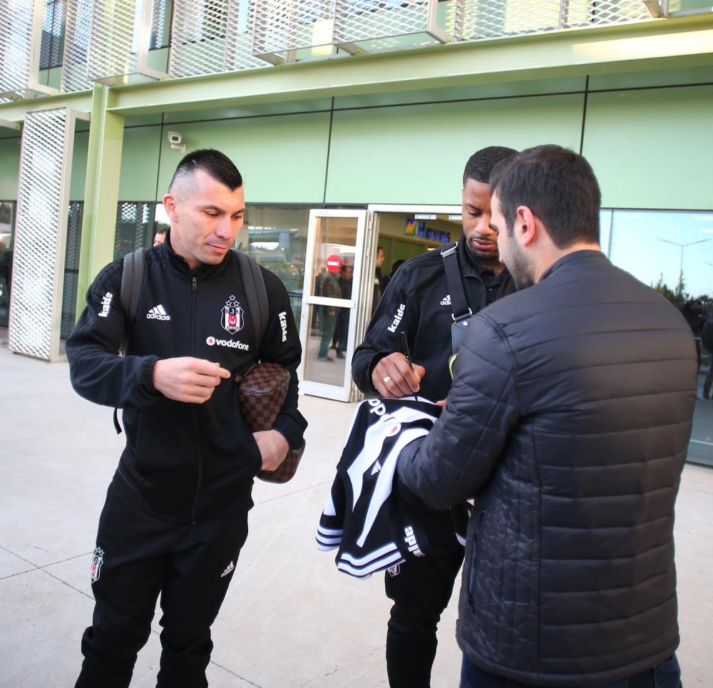 Beşiktaş, İzmir'de coşkuyla karşılandı - Görsel 10