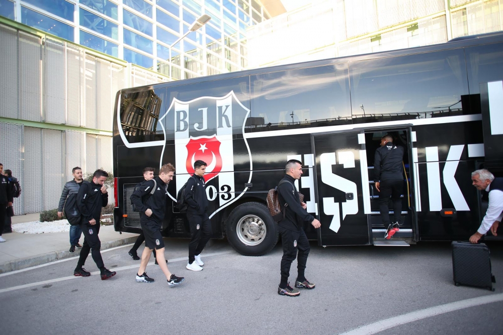 Beşiktaş, İzmir'de coşkuyla karşılandı - Görsel 11