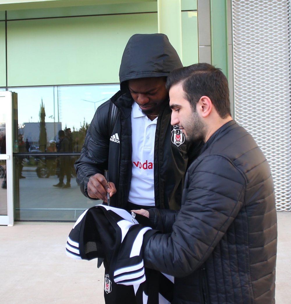 Beşiktaş, İzmir'de coşkuyla karşılandı - Görsel 13