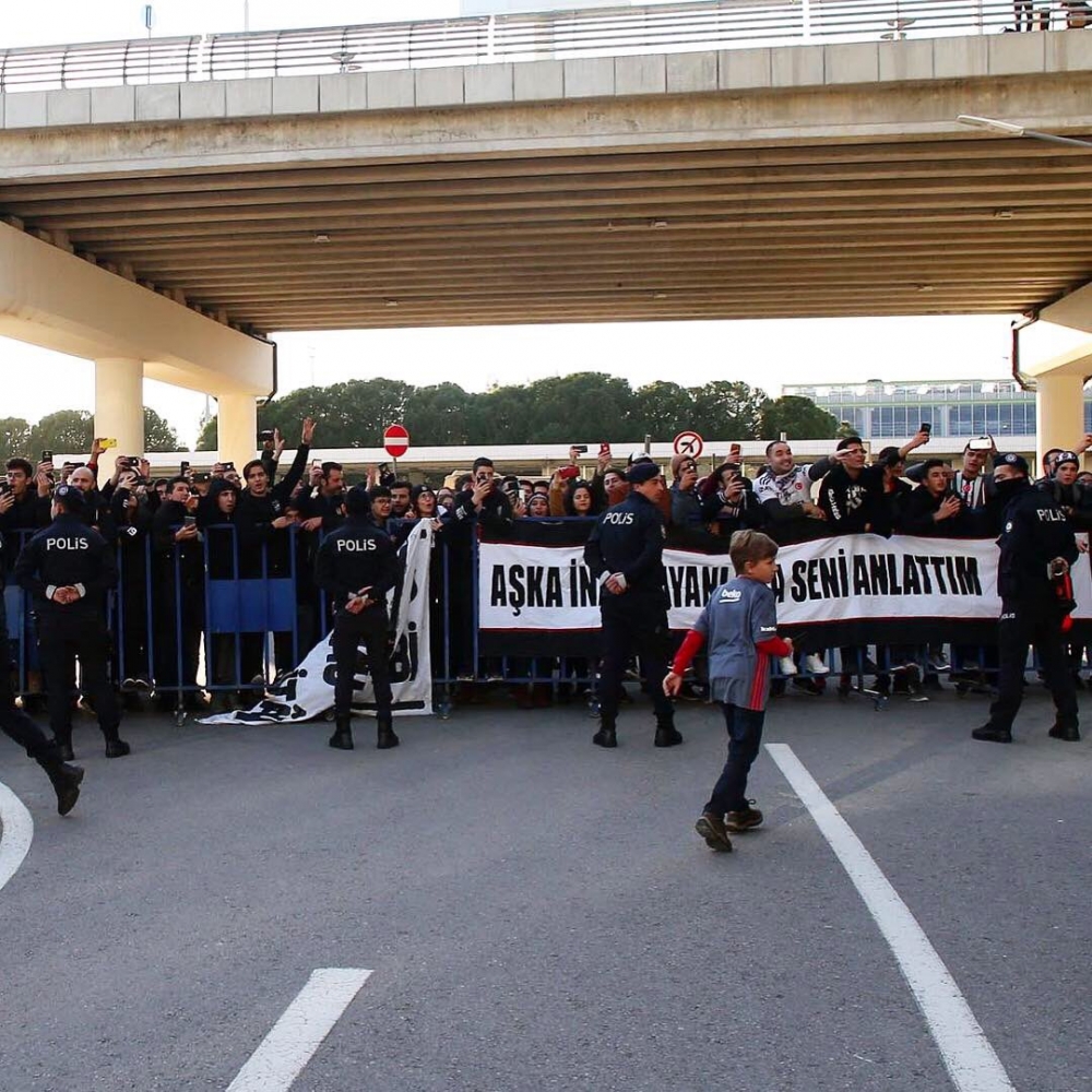 Beşiktaş, İzmir'de coşkuyla karşılandı - Görsel 2