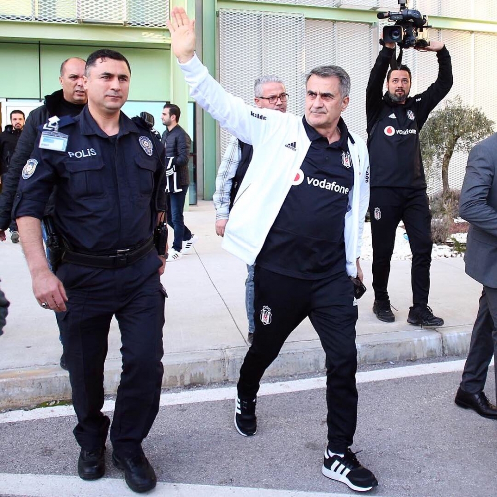 Beşiktaş, İzmir'de coşkuyla karşılandı - Görsel 3