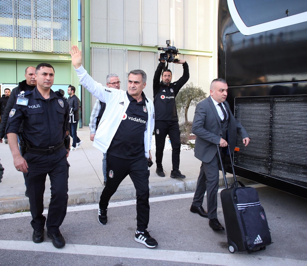 Beşiktaş, İzmir'de coşkuyla karşılandı - Görsel 6