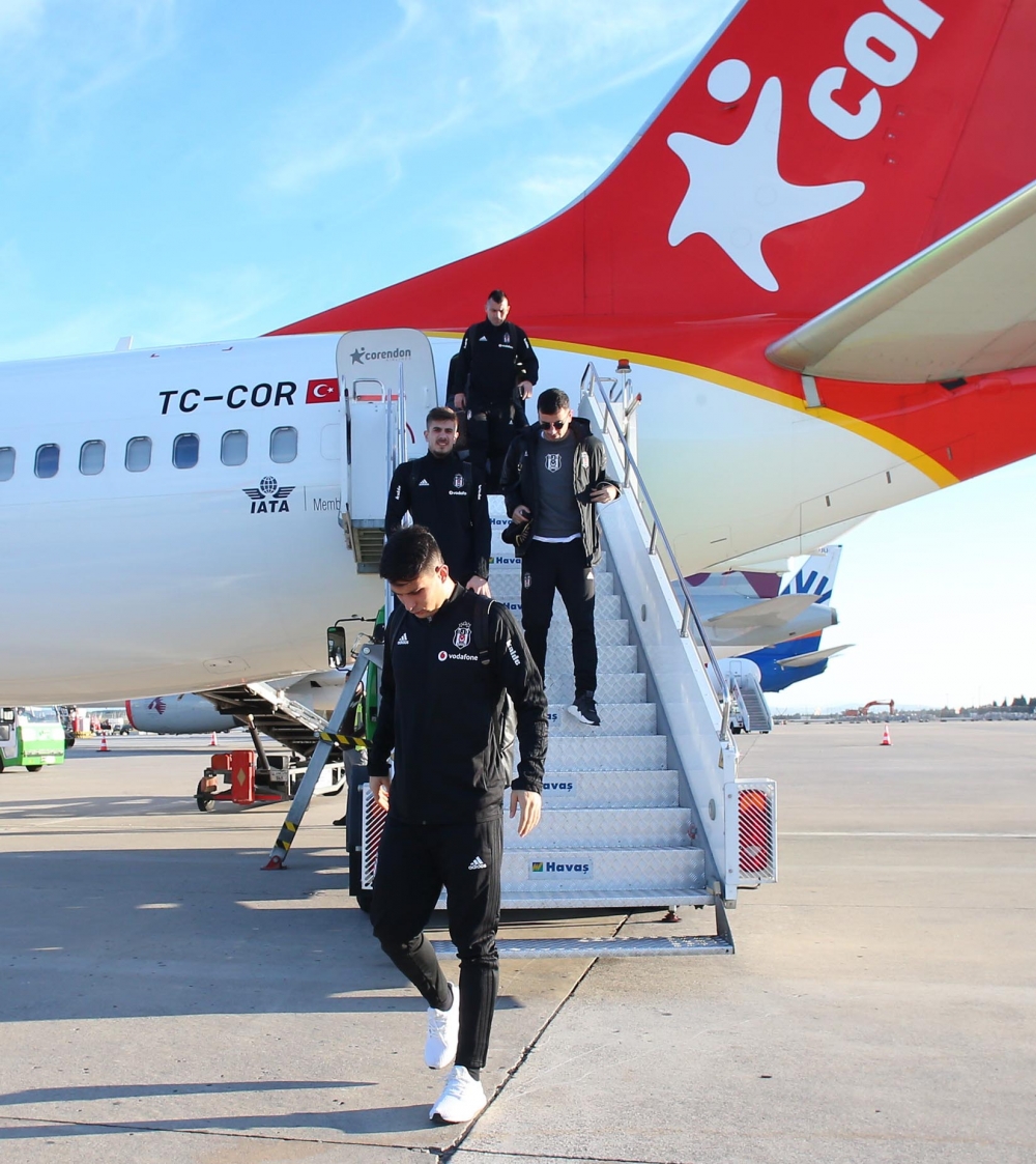 Beşiktaş, İzmir'de coşkuyla karşılandı - Görsel 8