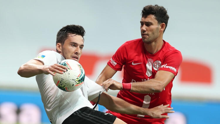 Beşiktaş-Antalyaspor maçının ardından spor yazarlarının görüşleri... "Takımın en iyisi yine 36’lık Atiba" - Görsel 11