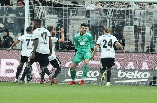 Beşiktaş'ın galibiyeti hakkında yazılmış 9 köşe yazısı... "Futbolda orta sahan kadar takımsındır" - Görsel 2