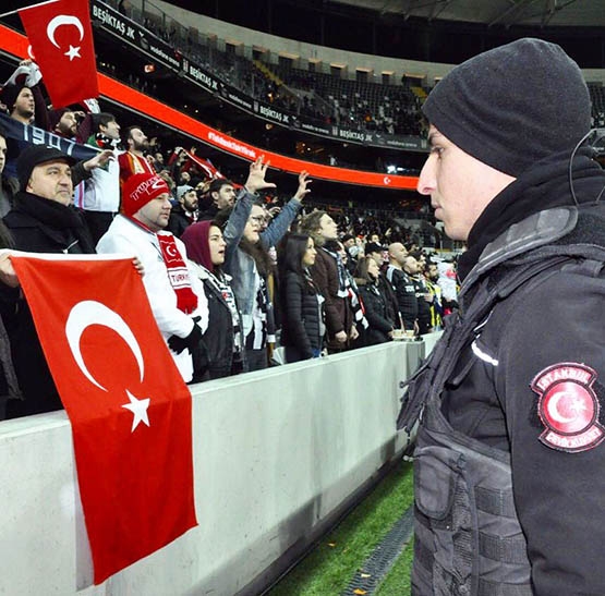 Vodafone Arena'da farklı renkler yanyana! - Görsel 15