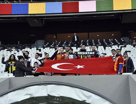 Vodafone Arena'da farklı renkler yanyana! - Görsel 17