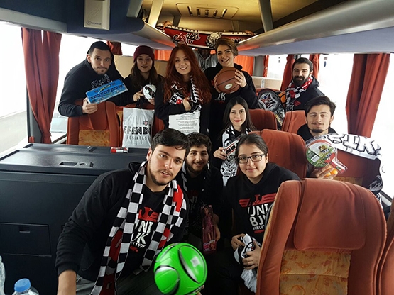 Ankaralı Beşiktaşlılar kar fırtına dinlemiyor - Görsel 2