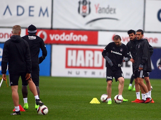Beşiktaş'ta hazırlıklar sürüyor! Caner de takımla birlikte çalıştı - Görsel 1