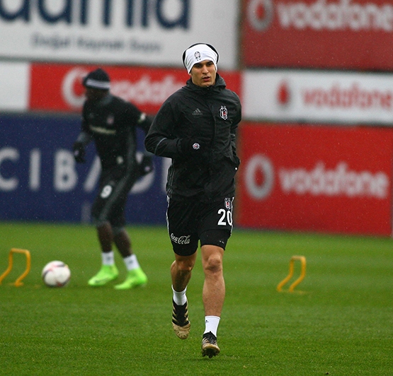 Beşiktaş'ta hazırlıklar sürüyor! Caner de takımla birlikte çalıştı - Görsel 10