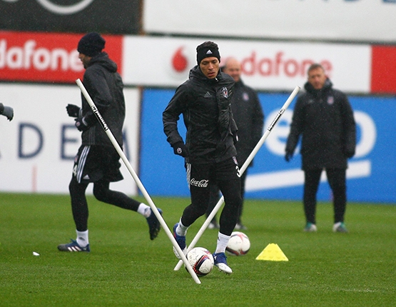 Beşiktaş'ta hazırlıklar sürüyor! Caner de takımla birlikte çalıştı - Görsel 18