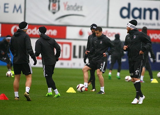 Beşiktaş'ta hazırlıklar sürüyor! Caner de takımla birlikte çalıştı - Görsel 20