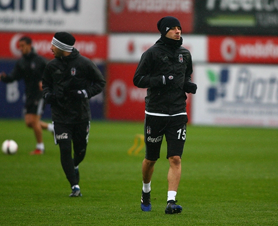 Beşiktaş'ta hazırlıklar sürüyor! Caner de takımla birlikte çalıştı - Görsel 5