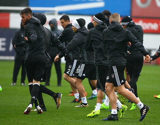 Beşiktaş'ta hazırlıklar sürüyor! Caner de takımla birlikte çalıştı - Görsel 6