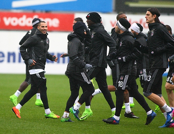 Beşiktaş'ta hazırlıklar sürüyor! Caner de takımla birlikte çalıştı - Görsel 7