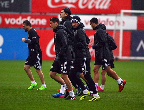 Beşiktaş'ta hazırlıklar sürüyor! Caner de takımla birlikte çalıştı - Görsel 9