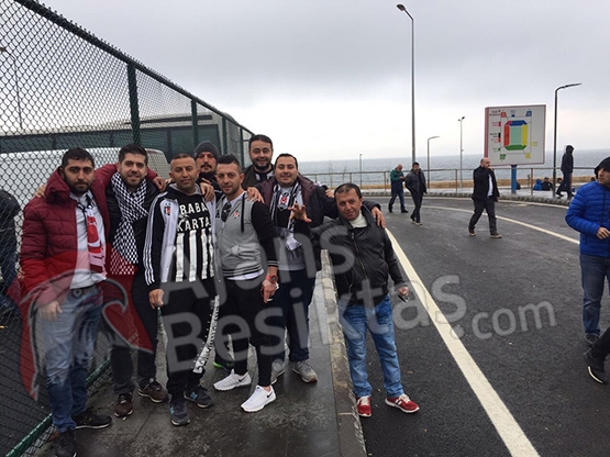 Trabzon'da kapılar açıldı! Beşiktaş taraftarı içeri giriyor - Görsel 5
