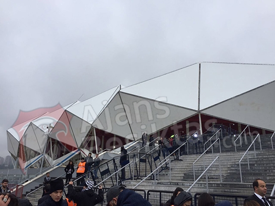 Trabzon'da kapılar açıldı! Beşiktaş taraftarı içeri giriyor - Görsel 6