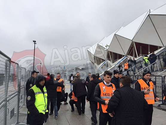 Trabzon'da kapılar açıldı! Beşiktaş taraftarı içeri giriyor - Görsel 7