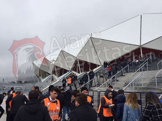 Trabzon'da kapılar açıldı! Beşiktaş taraftarı içeri giriyor - Görsel 8