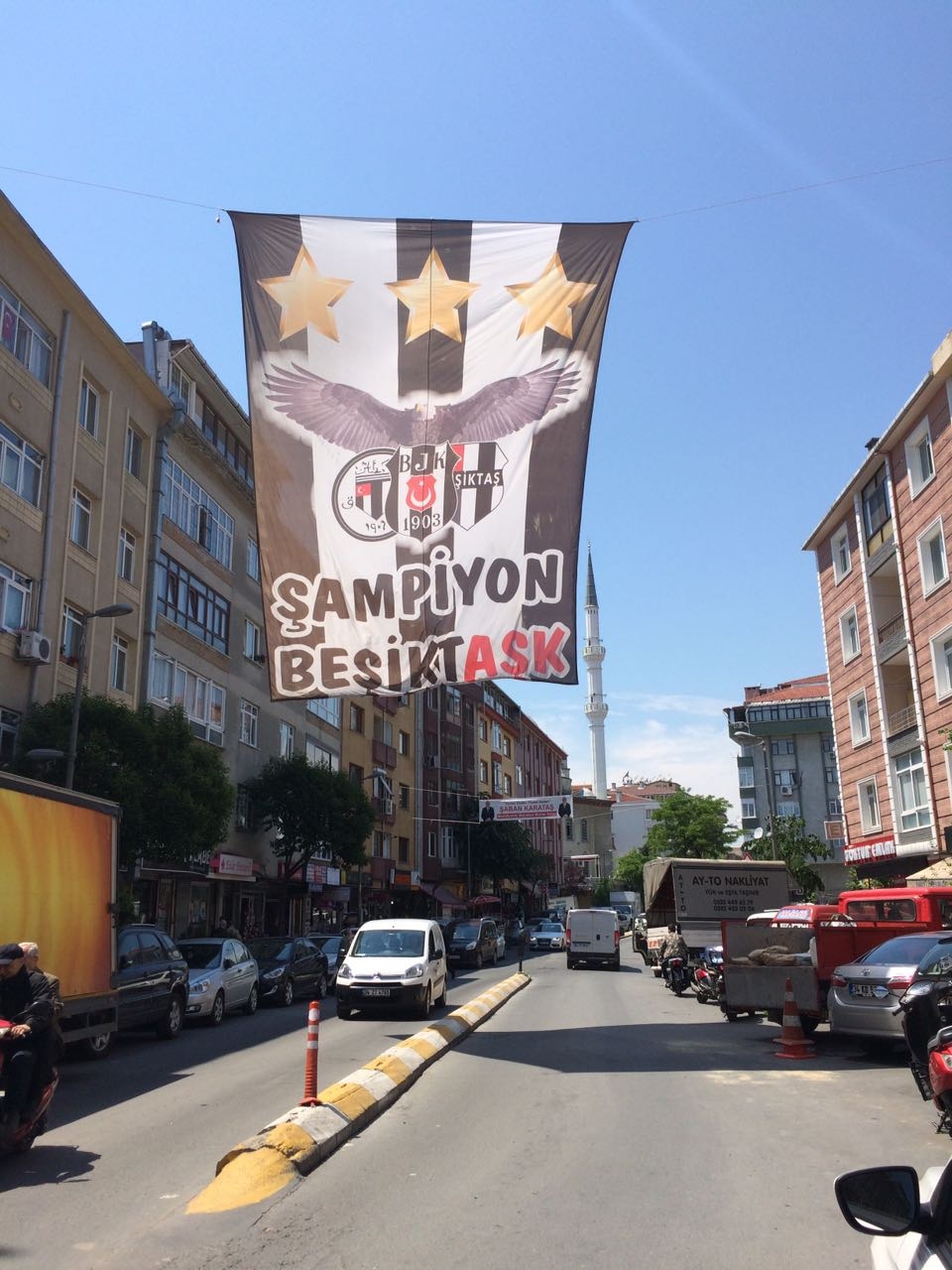 FOTO GALERİ | Beşiktaş bayrakları Türkiye'yi süslüyor - Görsel 27