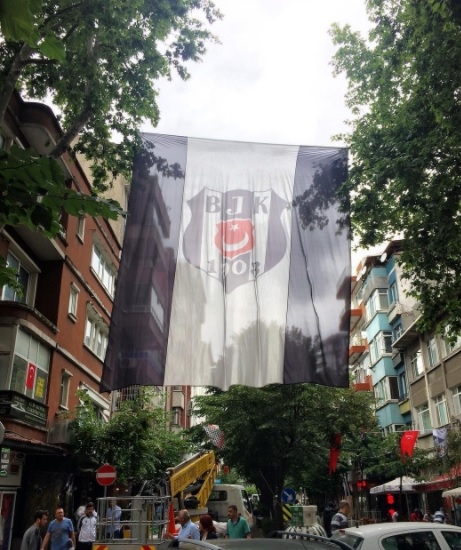 FOTO GALERİ | Beşiktaş bayrakları Türkiye'yi süslüyor - Görsel 38