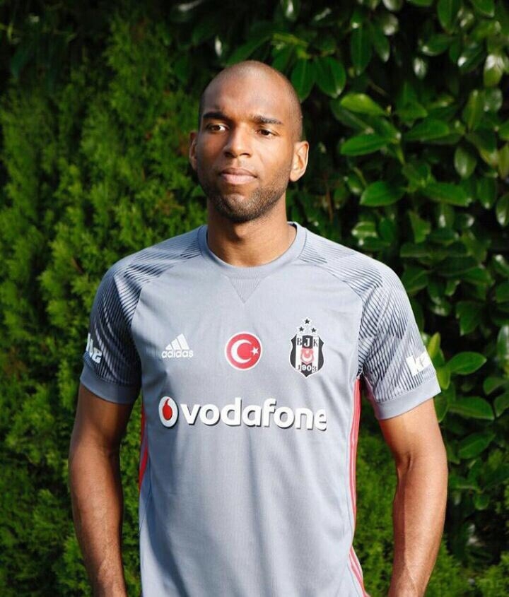 Futbolcular yeni formaları giydi! - Görsel 7