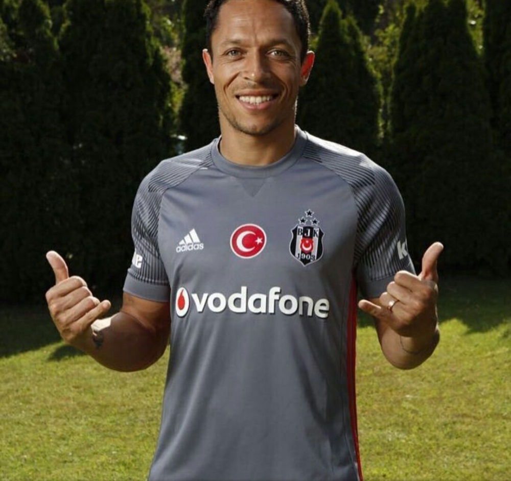 Futbolcular yeni formaları giydi! - Görsel 9