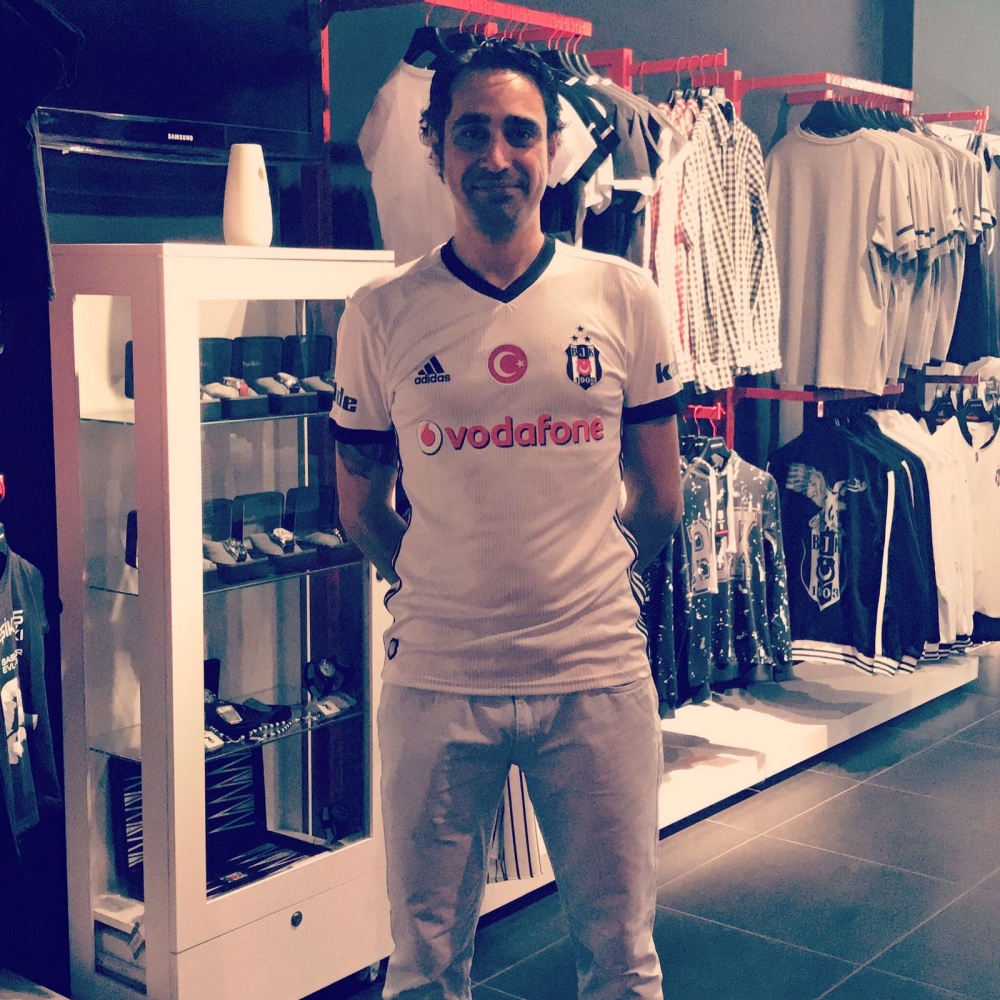 Formayı alır almaz giydiler! İşte Beşiktaş taraftarının yeni formalarla - Görsel 7