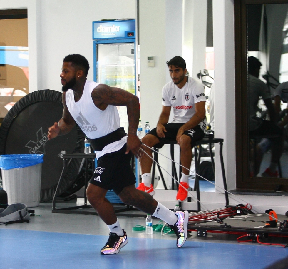 Beşiktaş salonda çalıştı! İşte sabah idmanından kareler - Görsel 3