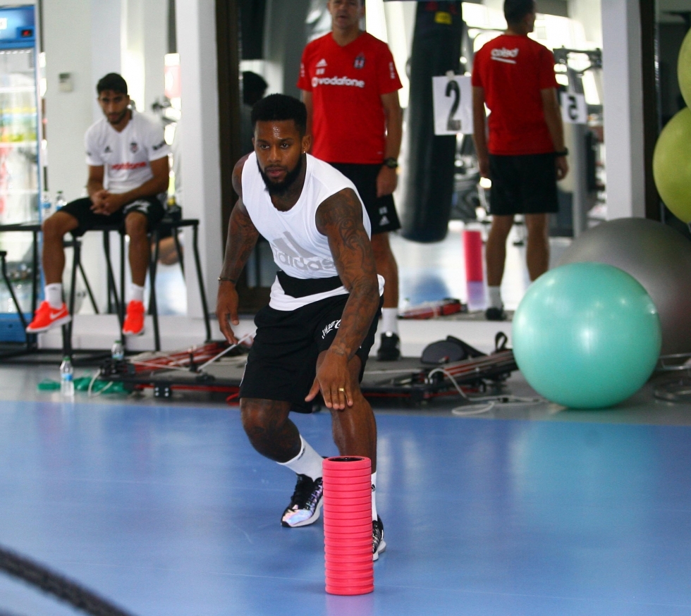 Beşiktaş salonda çalıştı! İşte sabah idmanından kareler - Görsel 4