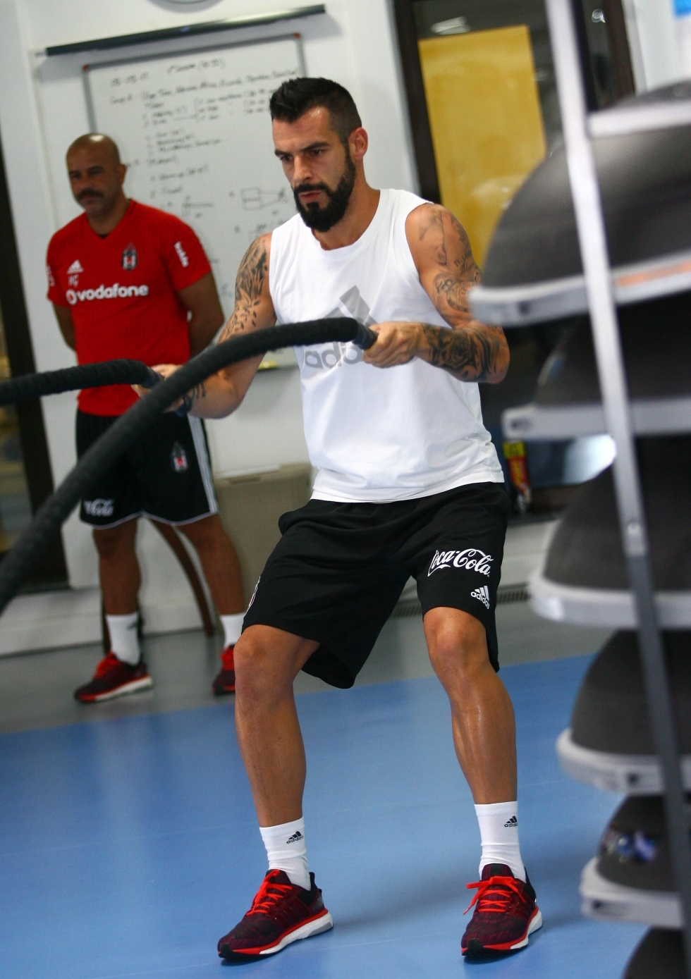 Beşiktaş salonda çalıştı! İşte sabah idmanından kareler - Görsel 6