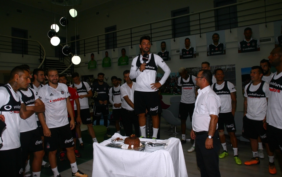 Tolgay Arslan'ın doğum günü kutlamasından kareler! - Görsel 1