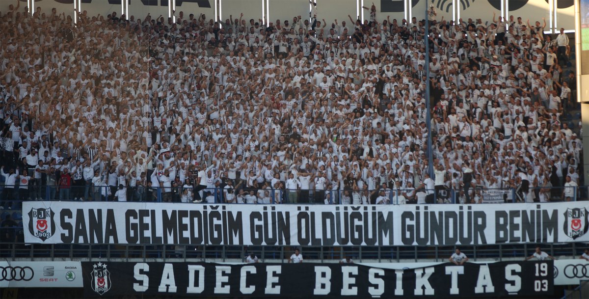 efsane-pankart.jpg efsane-pankart.jpg