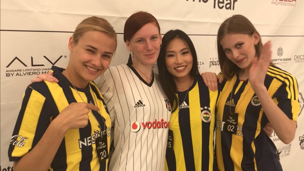 Beşiktaş ve Fenerbahçe formalı güzeller İtalya'yı salladı - Görsel 15