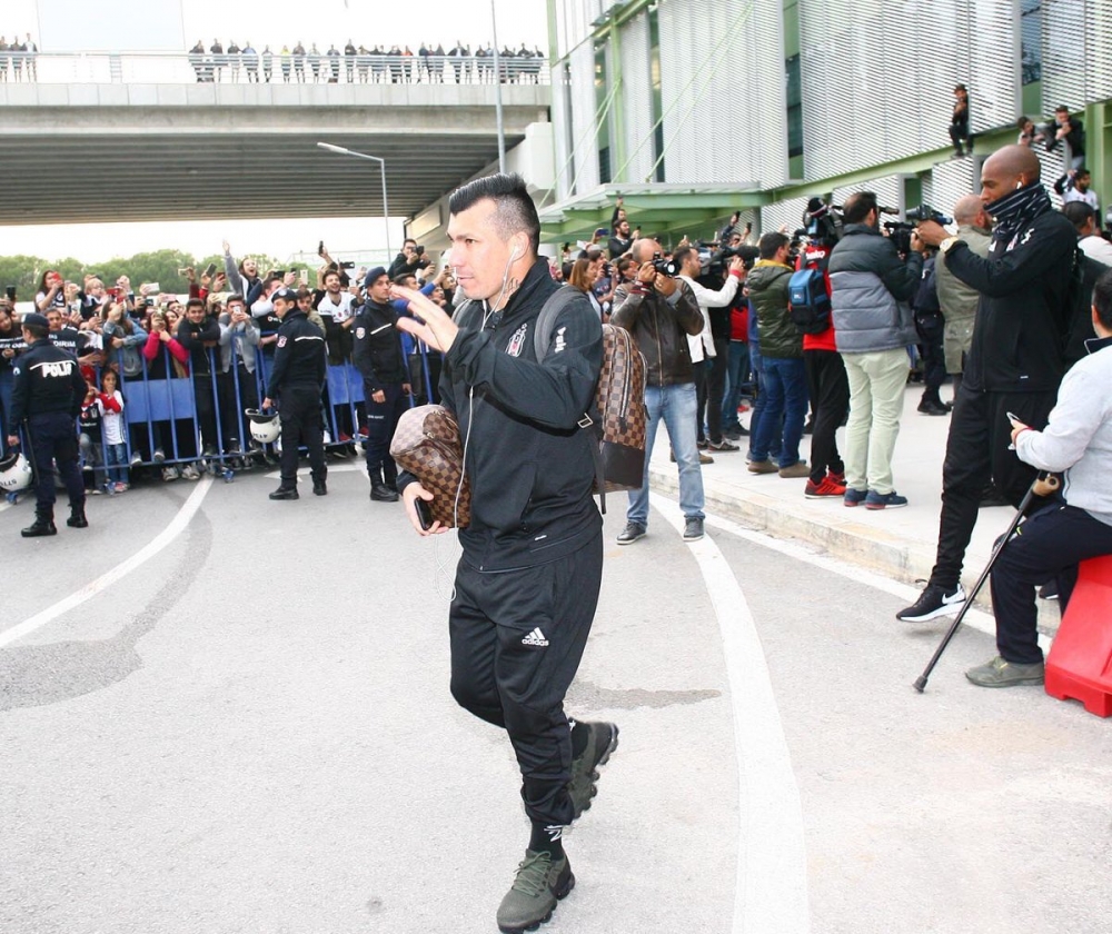 Beşiktaş, İzmir'e ulaştı! Coşkulu karşılama... - Görsel 3