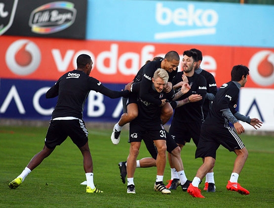 Beşiktaş akşam antrenmanından kareler - Görsel 16