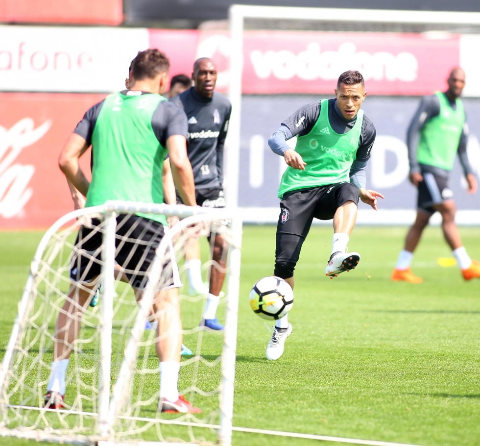 Beşiktaş,Akhisarspor deplasmanına hazırlanıyor! İşte antrenmandan neşeli görüntüler - Görsel 13
