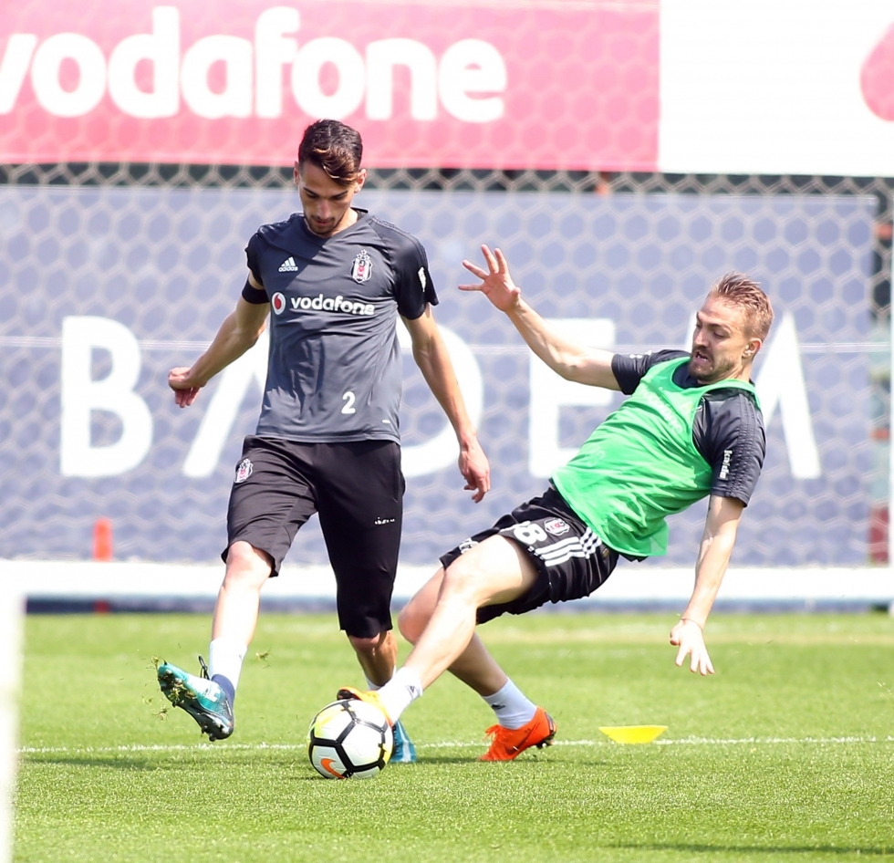 Beşiktaş,Akhisarspor deplasmanına hazırlanıyor! İşte antrenmandan neşeli görüntüler - Görsel 15