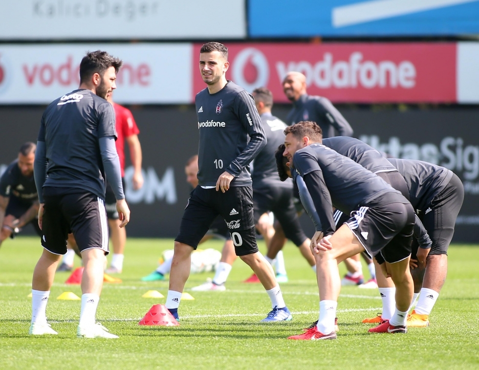 Beşiktaş,Akhisarspor deplasmanına hazırlanıyor! İşte antrenmandan neşeli görüntüler - Görsel 5